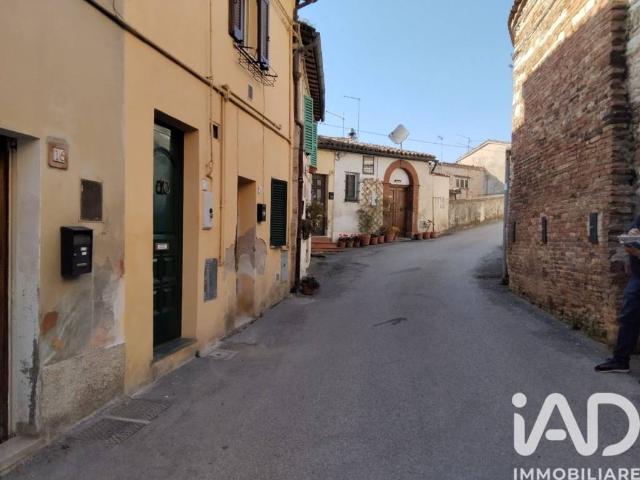 Palazzo / Stabile in vendita a Fabriano AN