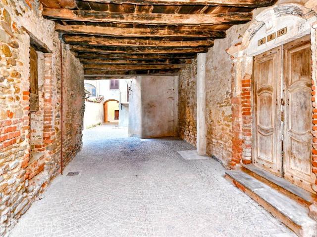 Palazzo / Stabile in vendita a Farigliano CN