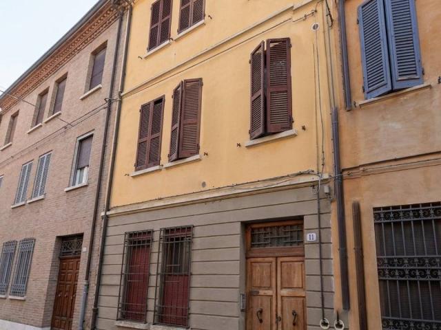 Palazzo / Stabile in vendita a Ferrara FE