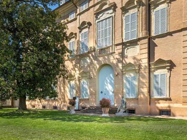 Palazzo / Stabile in vendita a Finale Emilia MO