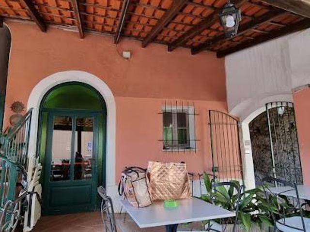 Palazzo / Stabile in vendita a Finale Ligure SV