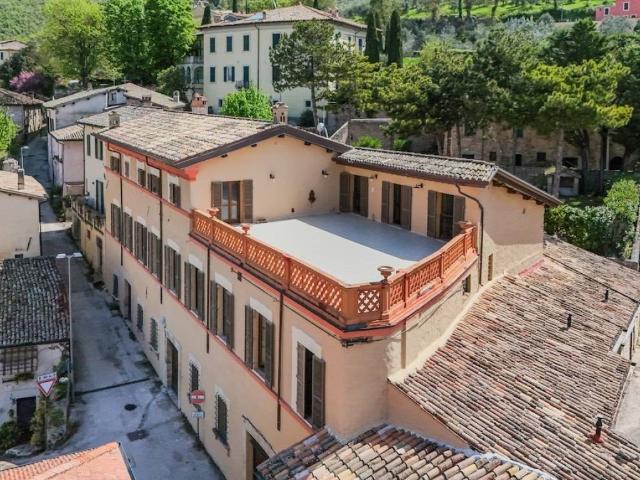 Palazzo / Stabile in vendita a Foligno PG