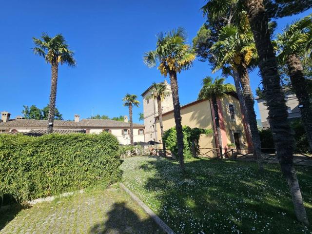 Palazzo / Stabile in vendita a Foligno PG
