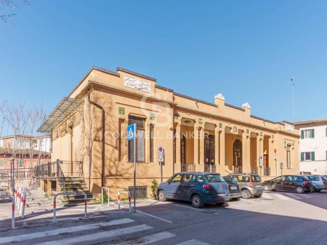 Palazzo / Stabile in vendita a Foligno PG