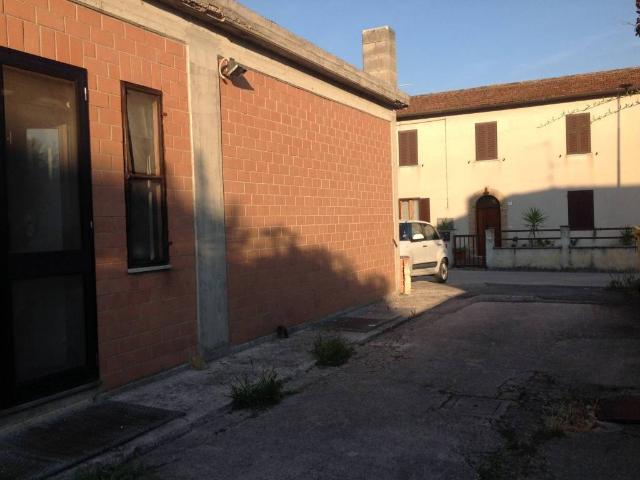 Palazzo / Stabile in vendita a Foligno PG