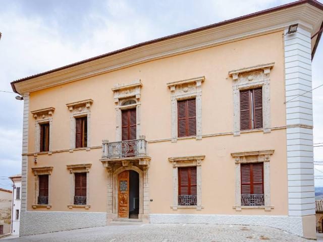 Palazzo / Stabile in vendita a Force AP