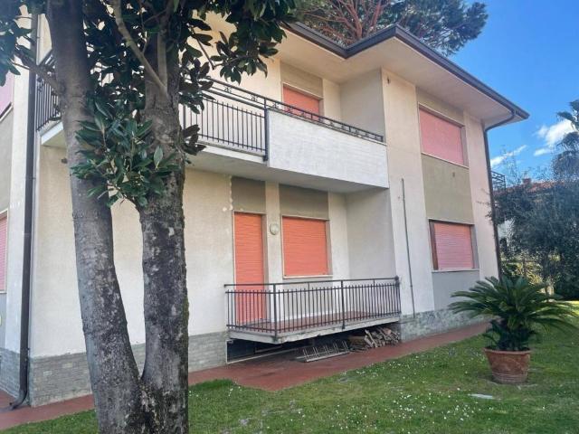 Palazzo / Stabile in vendita a Forte dei Marmi LU