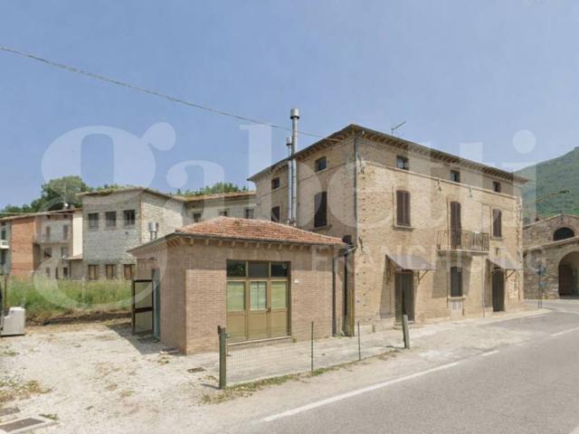Palazzo / Stabile in vendita a Gubbio PG