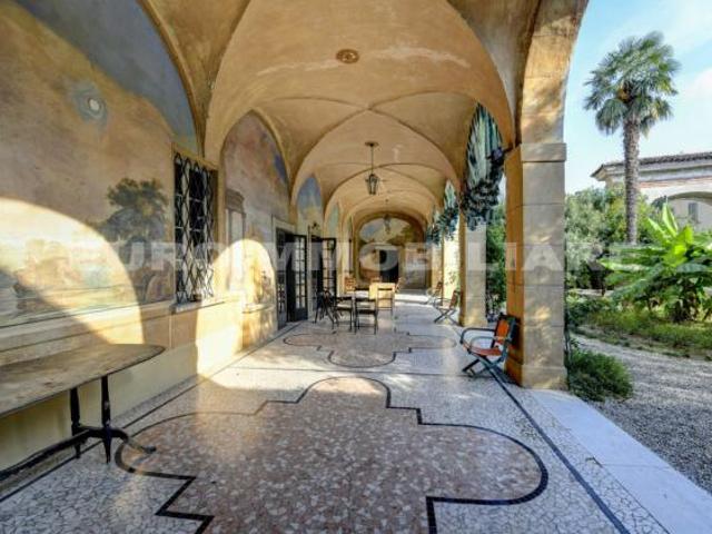 Palazzo / Stabile in vendita a Gussago
