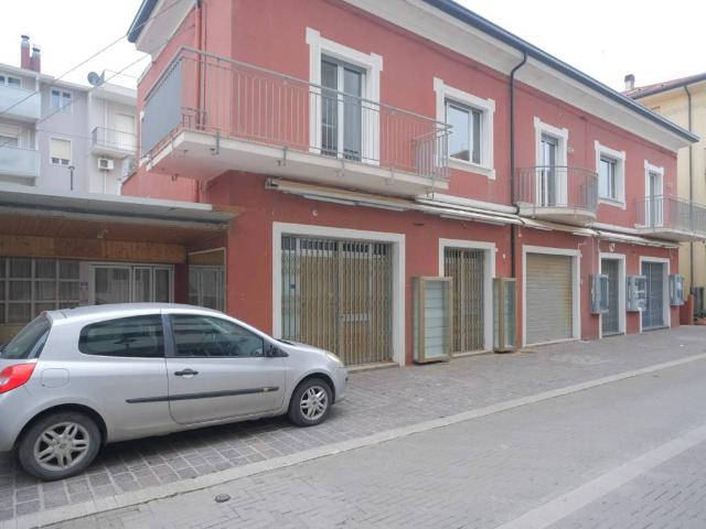 Palazzo / Stabile in vendita a Gabicce Mare PU