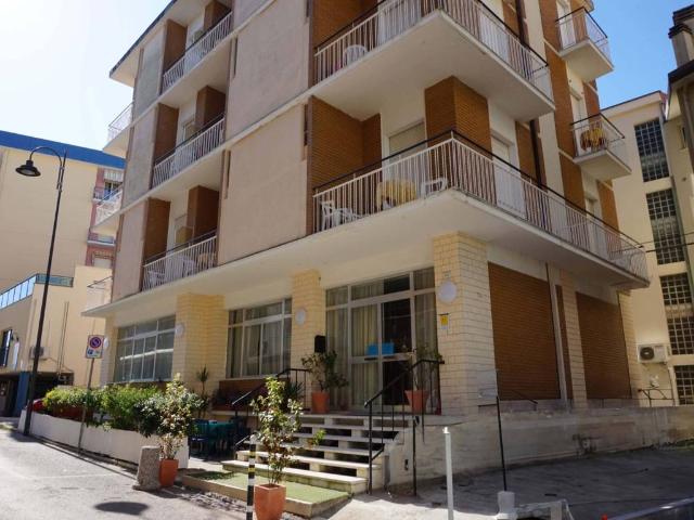Palazzo / Stabile in vendita a Gabicce Mare PU