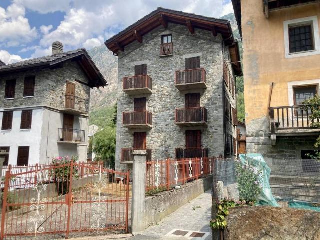 Palazzo / Stabile in vendita a Gaby AO