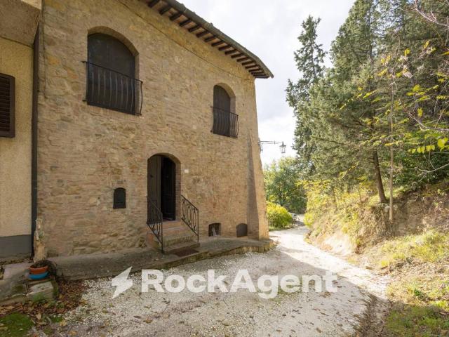 Palazzo / Stabile in vendita a Gambassi Terme FI