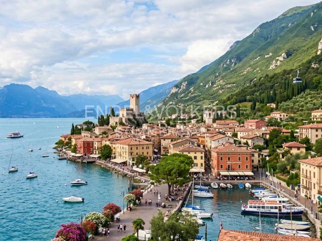 Palazzo / Stabile in vendita a Garda VR