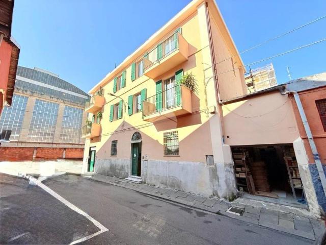 Palazzo / Stabile in vendita a Genova GE