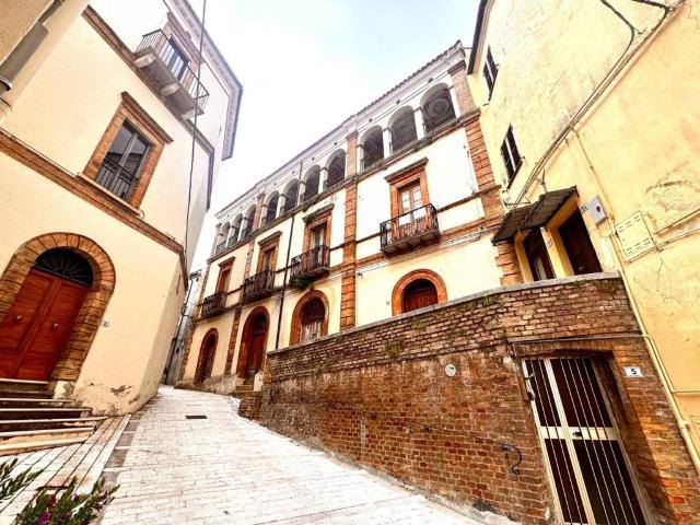 Palazzo / Stabile in vendita a Gissi CH