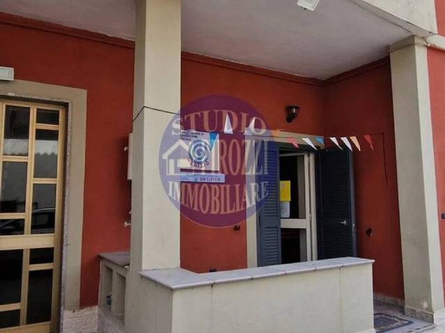 Palazzo / Stabile in vendita a Giugliano in Campania NA