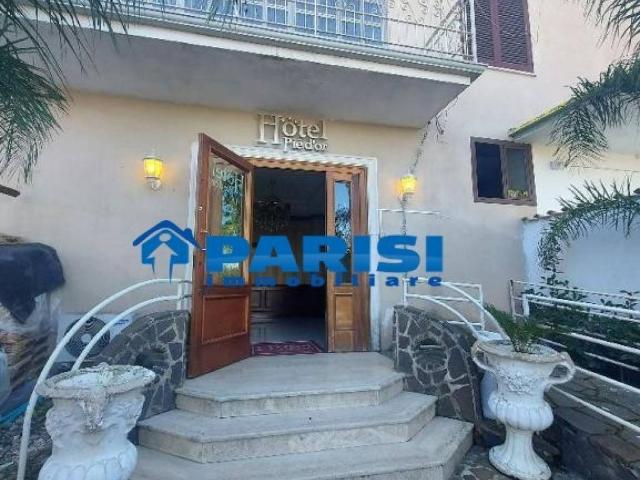 Palazzo / Stabile in vendita a Giugliano in Campania NA