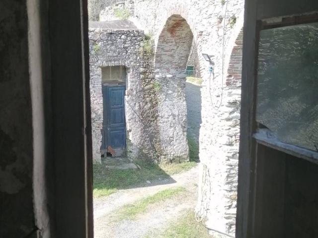 Palazzo / Stabile in vendita a Giustenice SV