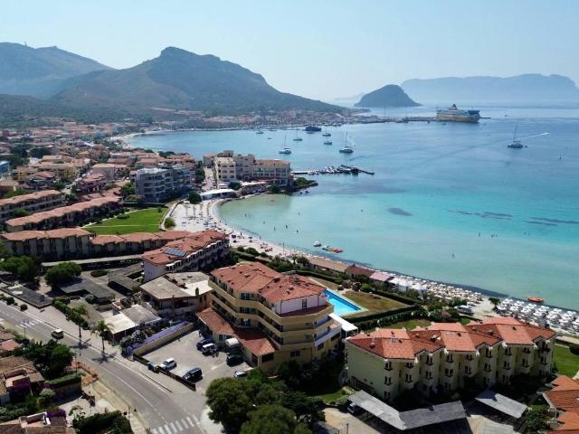 Palazzo / Stabile in vendita a Golfo Aranci OT