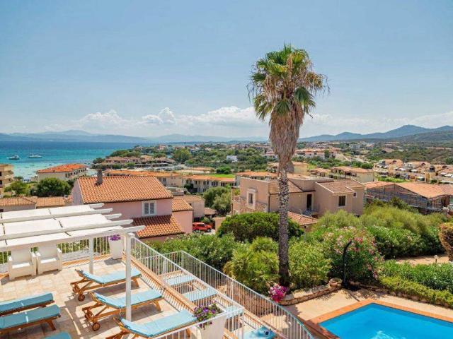 Palazzo / Stabile in vendita a Golfo Aranci SS
