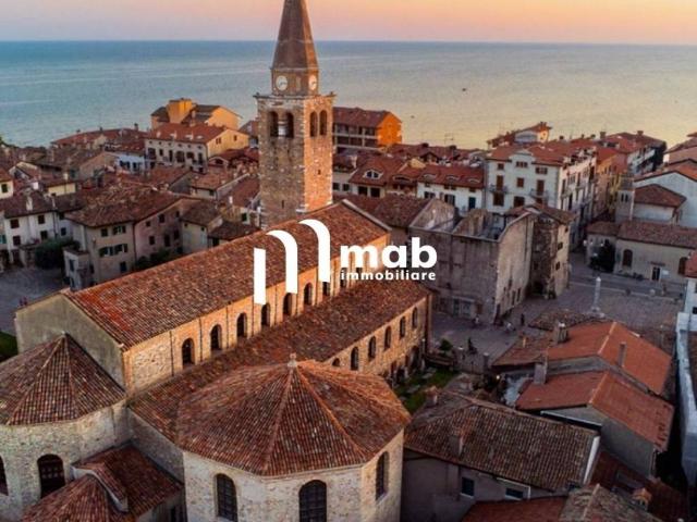 Palazzo / Stabile in vendita a Grado GO
