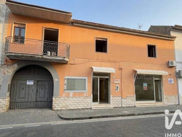 Palazzo / Stabile in vendita a Grazzanise CE