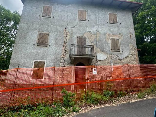 Palazzo / Stabile in vendita a Grizzana Morandi BO