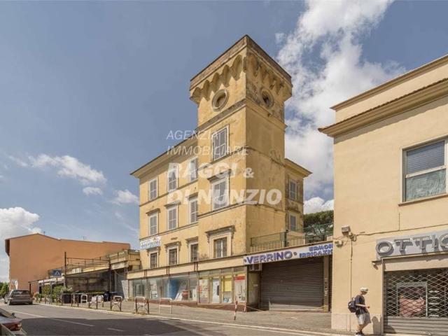 Palazzo / Stabile in vendita a Grottaferrata RM
