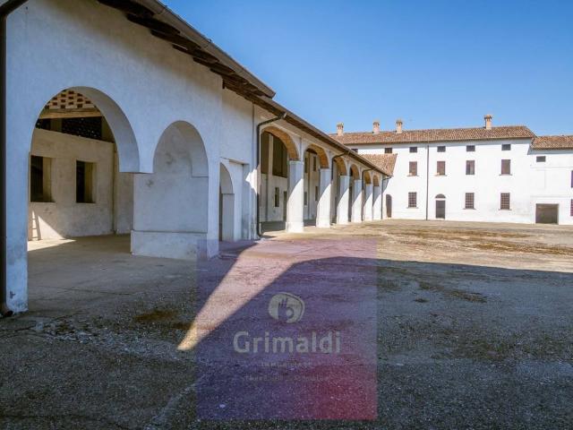 Palazzo / Stabile in vendita a Grumello Cremonese ed Uniti CR