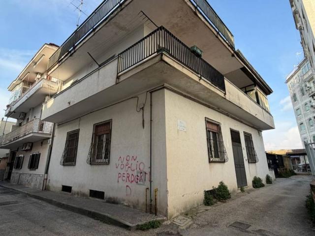 Palazzo / Stabile in vendita a Grumo Nevano NA