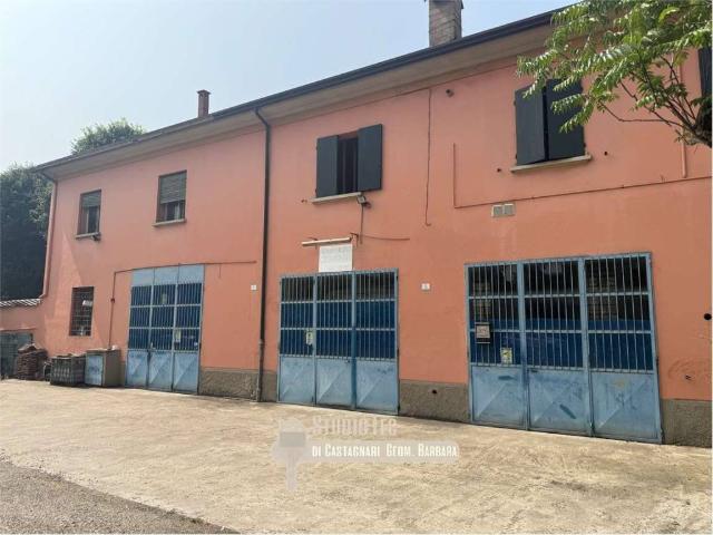 Palazzo / Stabile in vendita a Imola BO