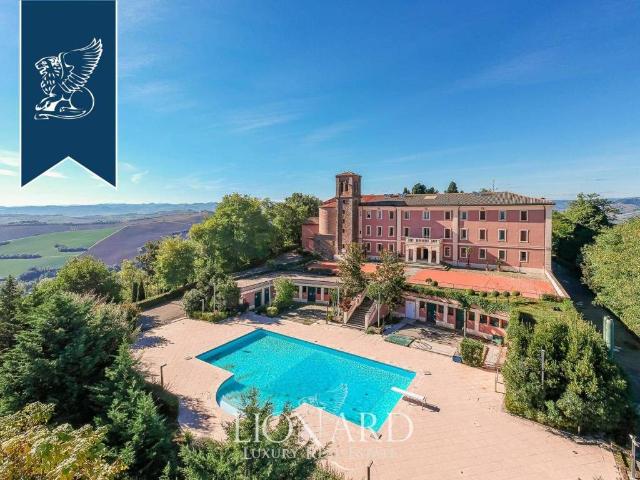 Palazzo / Stabile in vendita a Imola BO
