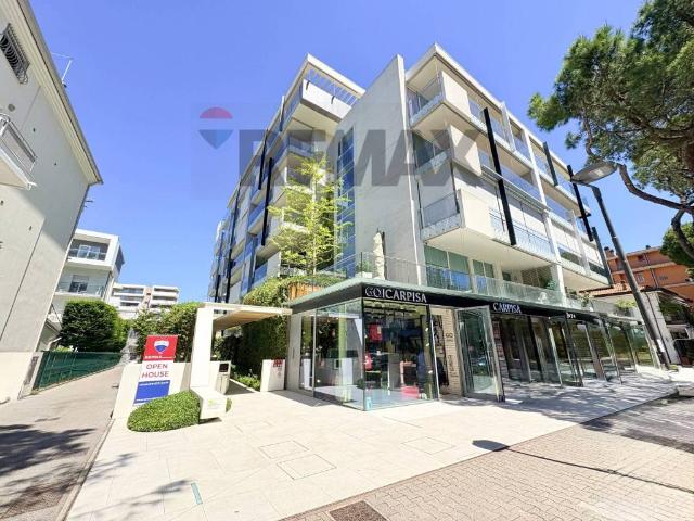 Palazzo / Stabile in vendita a Jesolo VE