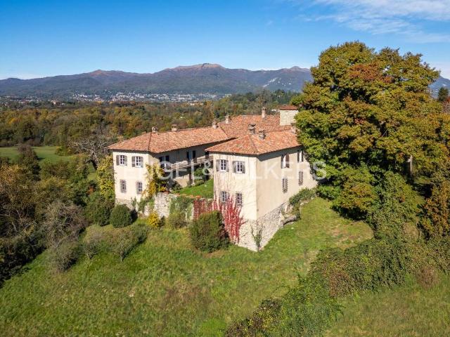Palazzo / Stabile in vendita a Lurago d'Erba CO