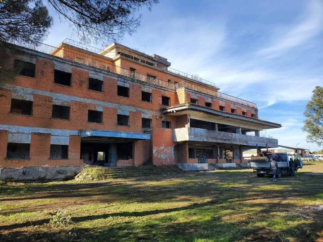 Palazzo / Stabile in vendita a Lanuvio RM