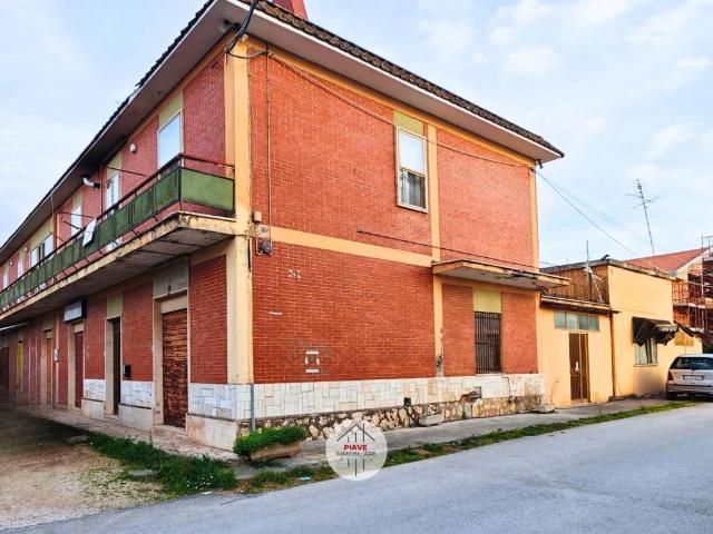 Palazzo / Stabile in vendita a Latina LT