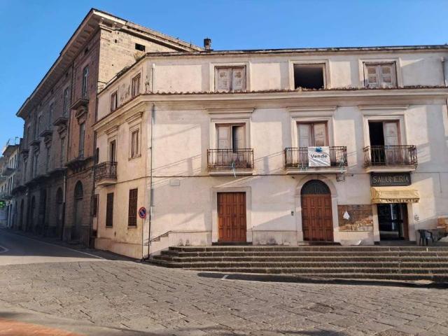 Palazzo / Stabile in vendita a Lauro AV