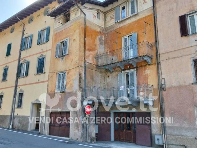 Palazzo / Stabile in vendita a Lenna BG