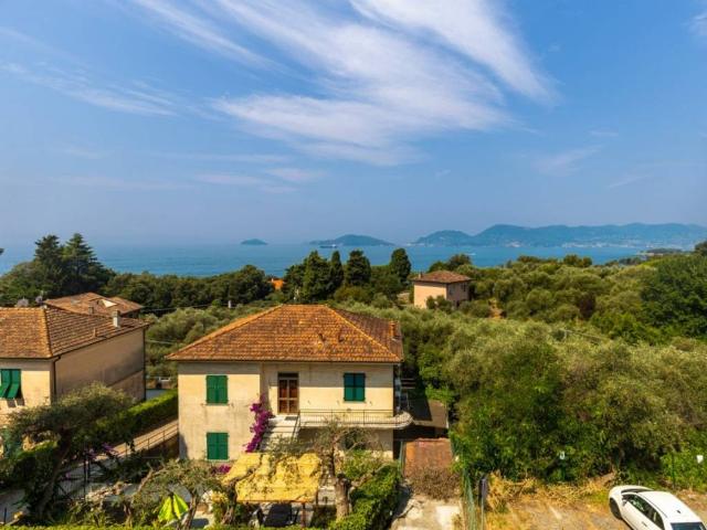 Palazzo / Stabile in vendita a Lerici SP