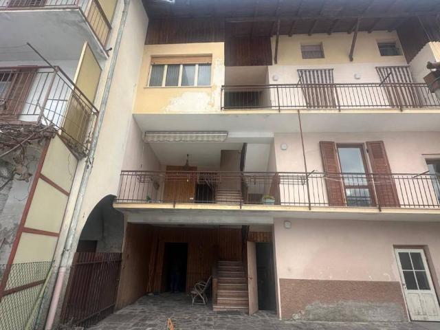 Palazzo / Stabile in vendita a Levico Terme TN