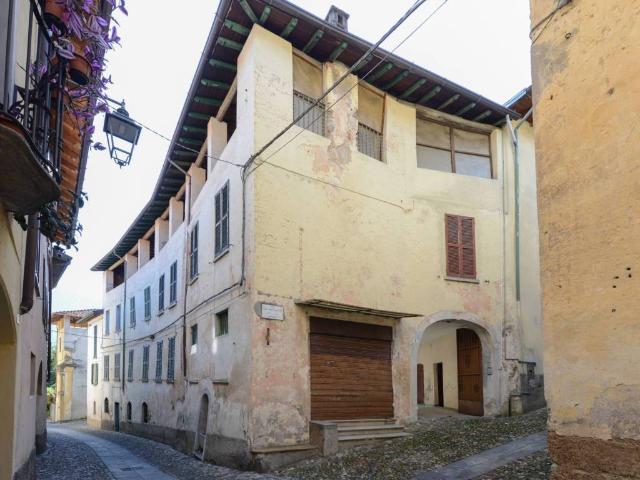 Palazzo / Stabile in vendita a Locate Varesino CO