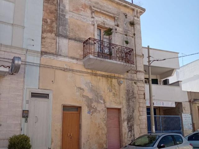 Palazzo / Stabile in vendita a Pulsano TA