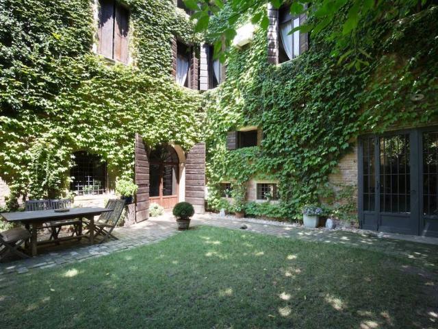 Palazzo / Stabile in vendita a Padova PD