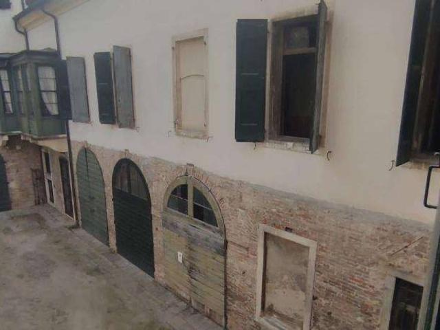 Palazzo / Stabile in vendita a Padova PD
