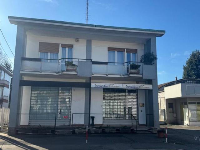 Palazzo / Stabile in vendita a Paderno Dugnano MI