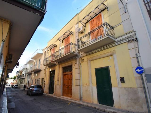 Palazzo / Stabile in vendita a Palo del Colle BA