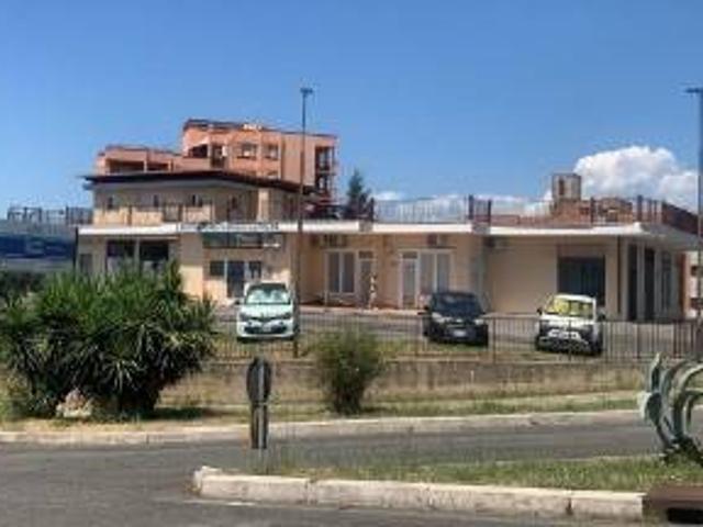 Palazzo / Stabile in vendita a Palombara Sabina RM