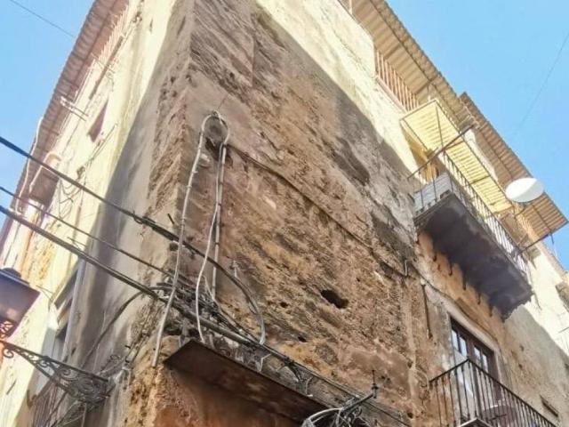 Palazzo / Stabile in vendita a Palermo PA