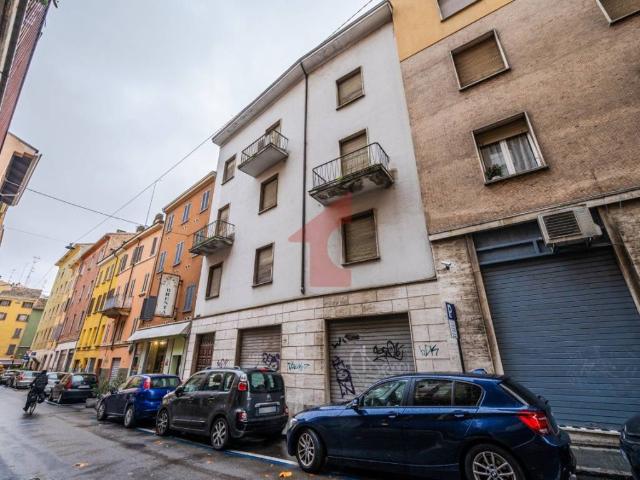 Palazzo / Stabile in vendita a Parma PR